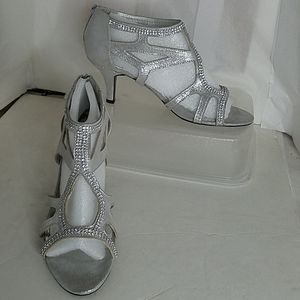Like new silver & Rhinstone shoes
